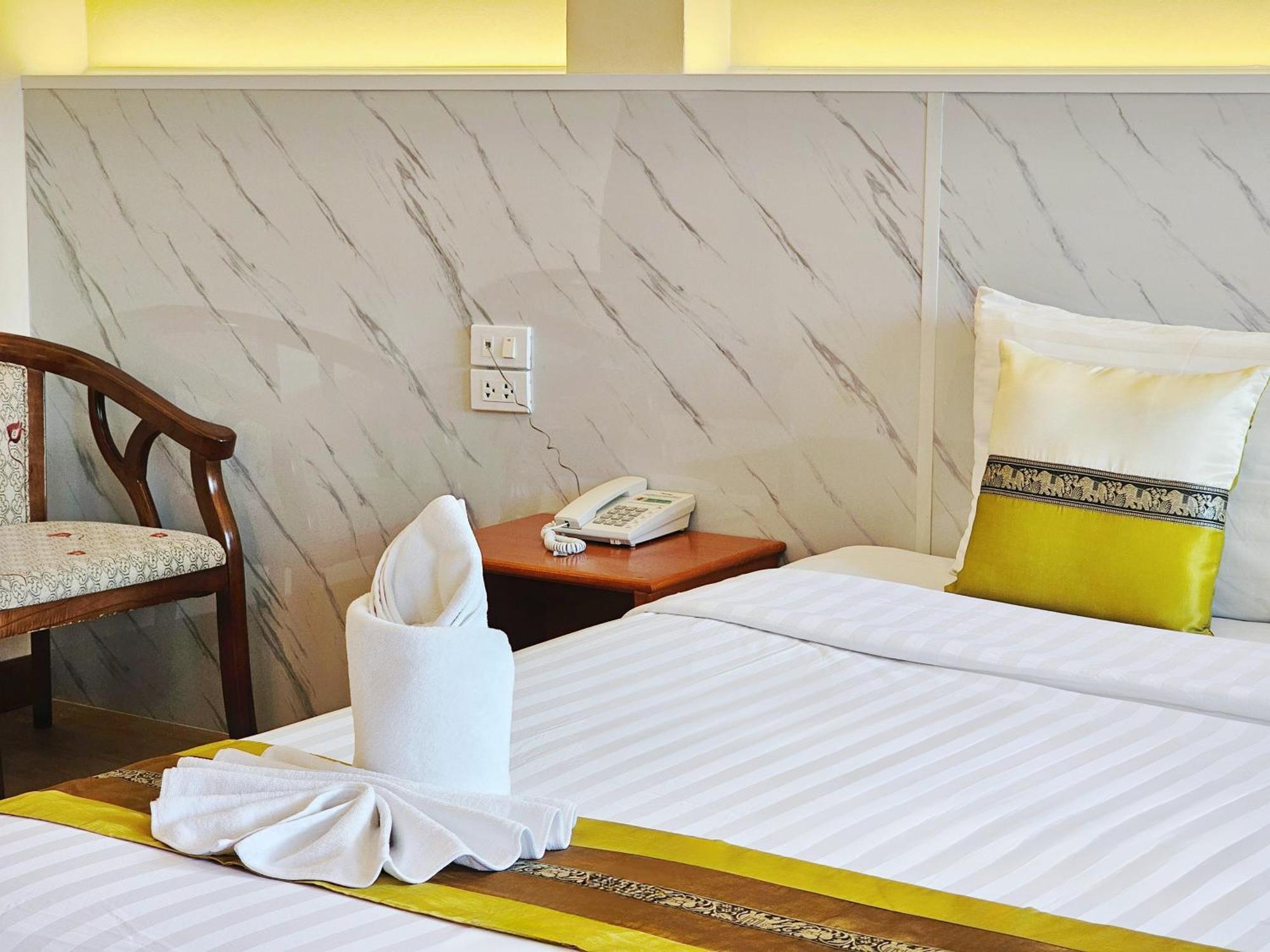 Phaithong Sotel Resort Chalong Exterior photo
