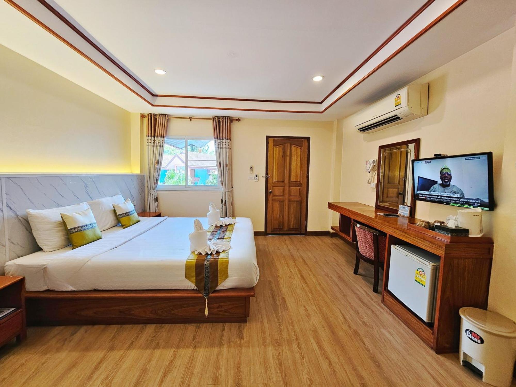 Phaithong Sotel Resort Chalong Exterior photo