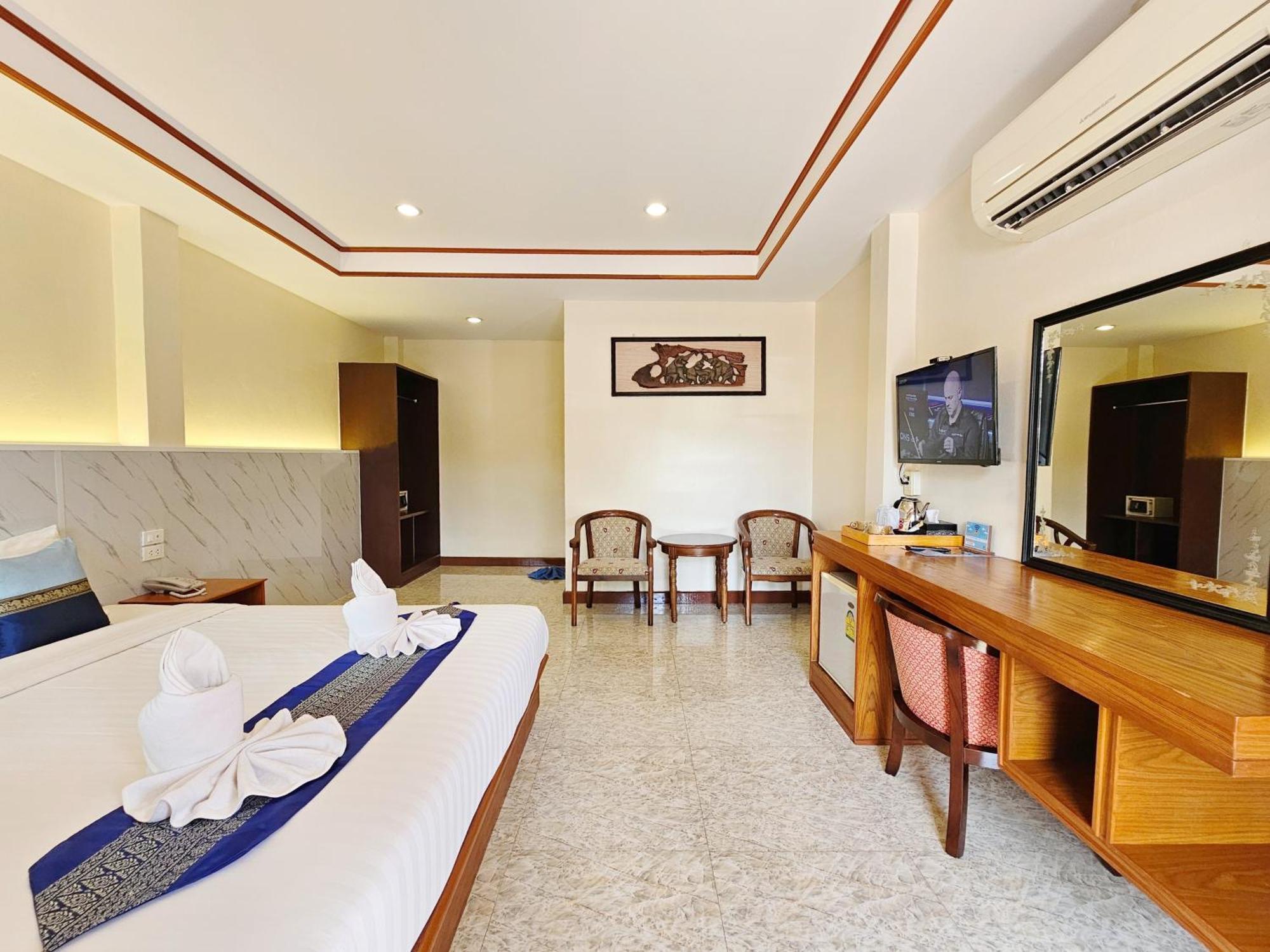 Phaithong Sotel Resort Chalong Exterior photo