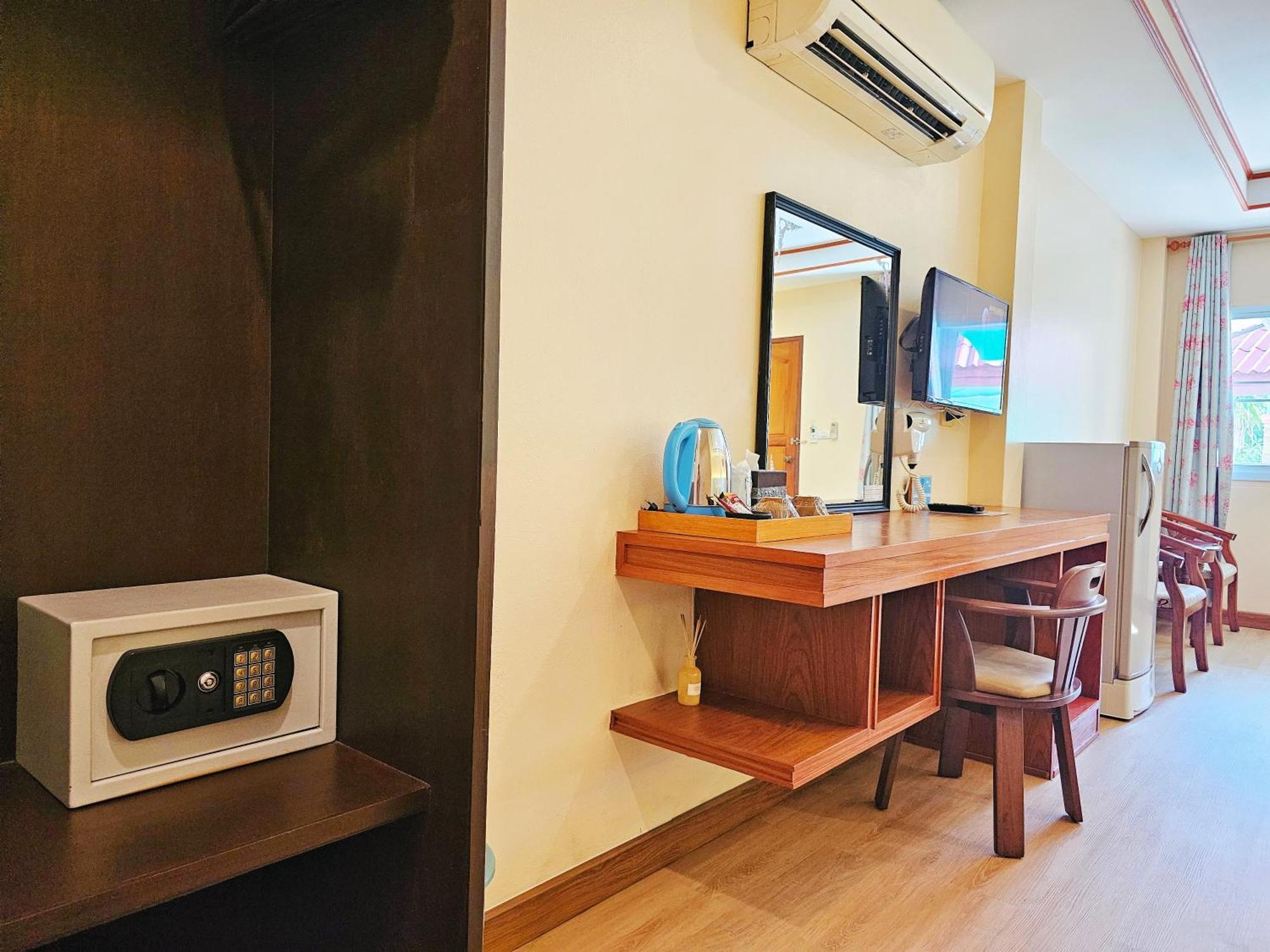 Phaithong Sotel Resort Chalong Exterior photo