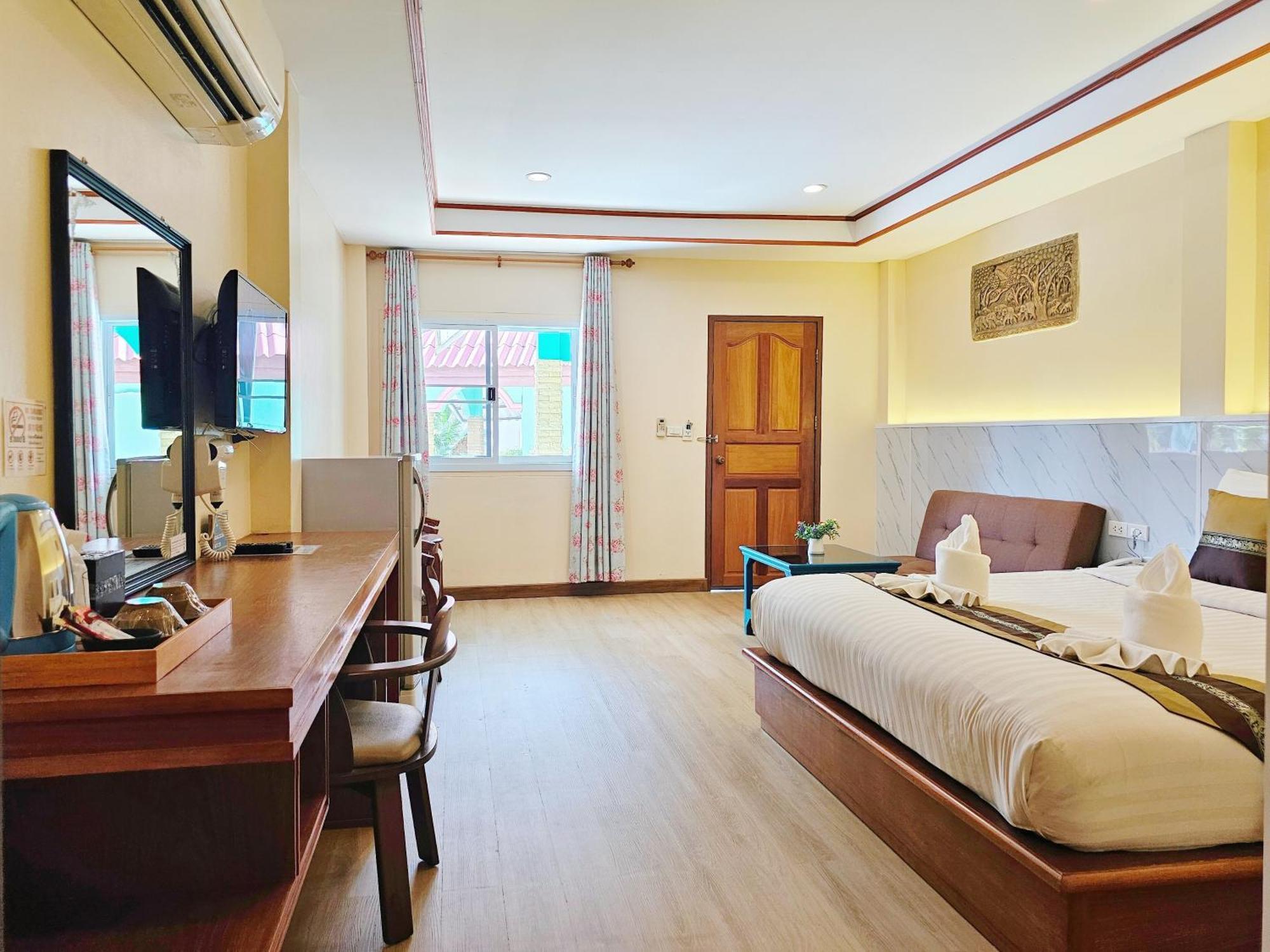 Phaithong Sotel Resort Chalong Exterior photo